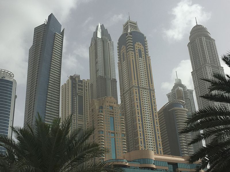 Erlebe die Metropole Dubai: hohe Gebäude, moderne Architektur, künstliche Inseln und Luxus