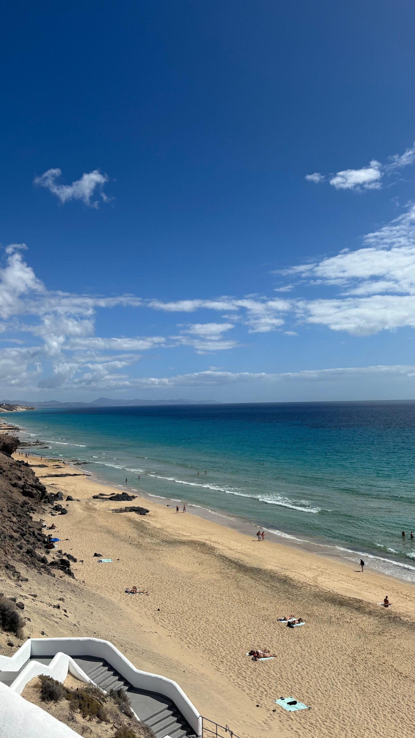 Strand auf Fuerteventura mit Blick aufs Meer – Reisebericht Aldiana Club Fuerteventura