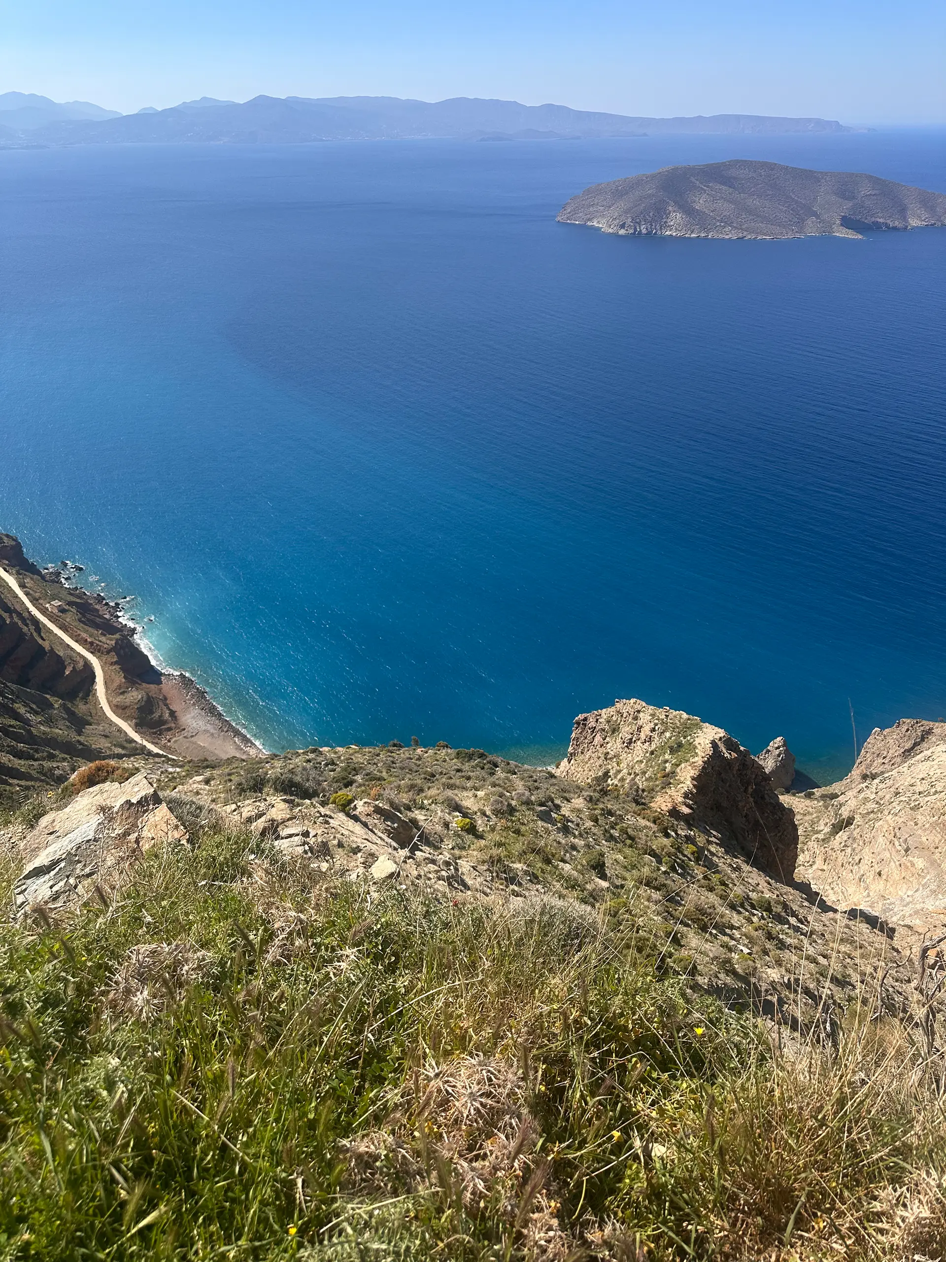 Reisebericht Palmenstrand Vai Kreta mit Bergpanorama über das blaue Meer im Osten Kretas