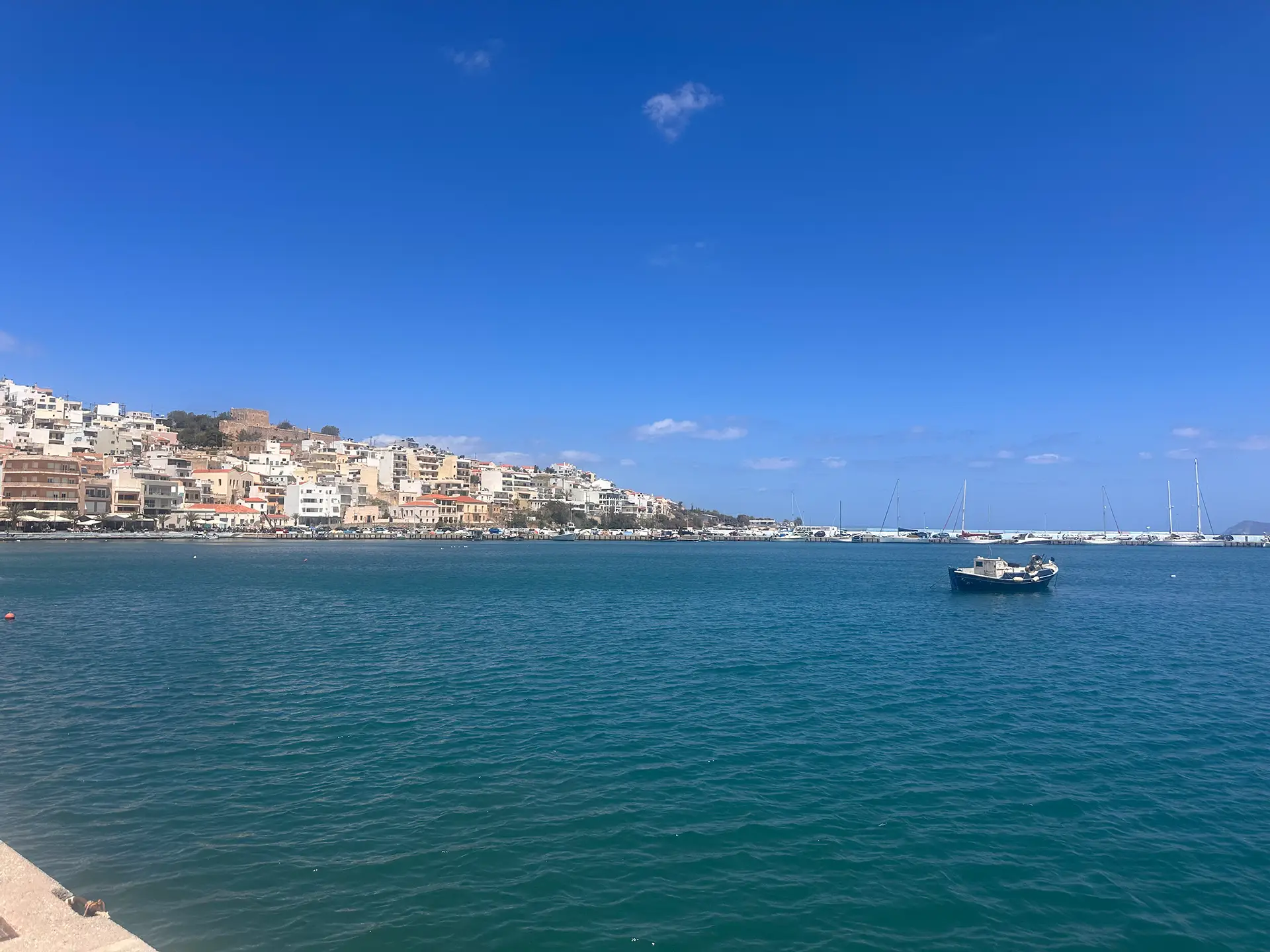 Reisebericht Palmenstrand Vai Kreta mit Blick auf den Hafen von Sitia im Osten Kretas